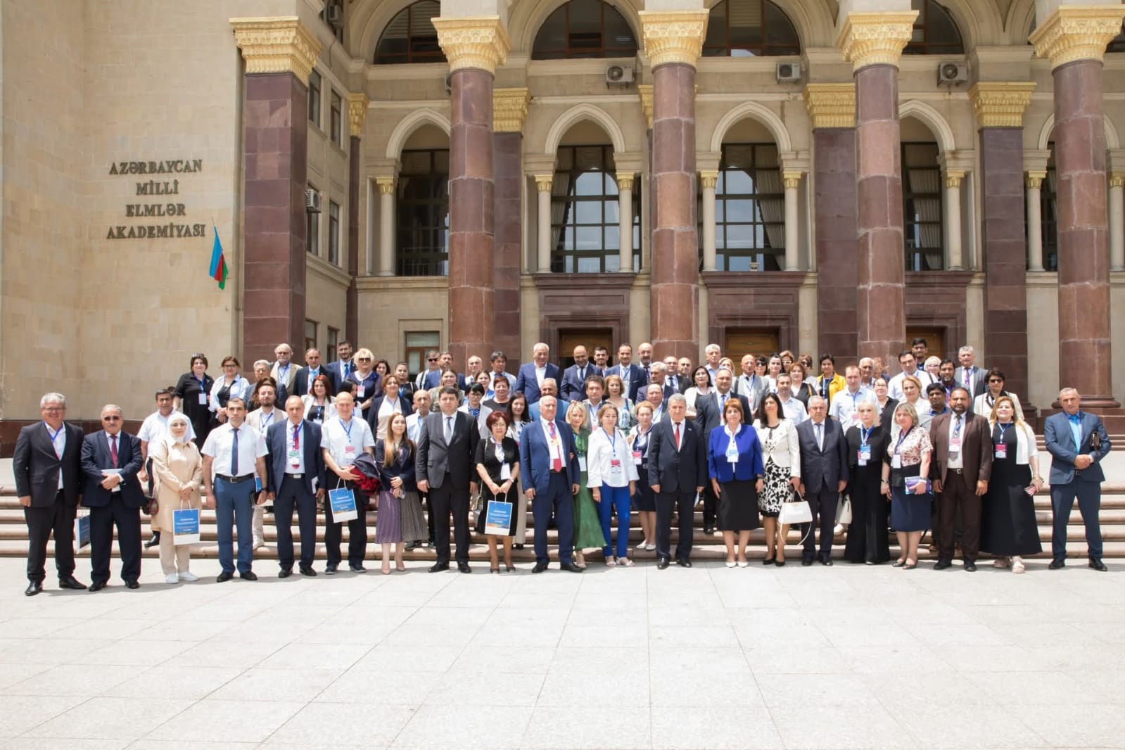 EURASIAN SOIL Congress 2023 iştirakçılarının xatirə fotosu
